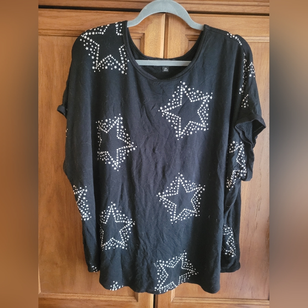 Black And White Star-Patterned Short Sleeve Women's Top By Buffalo David Bitton